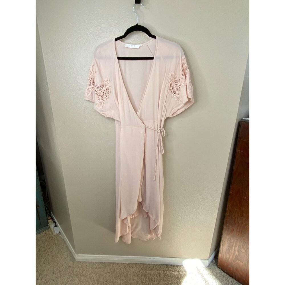 ASTR The Label Pink High-Low Wrap Dress Short Sleeves Size M Viscose Midi Sheer